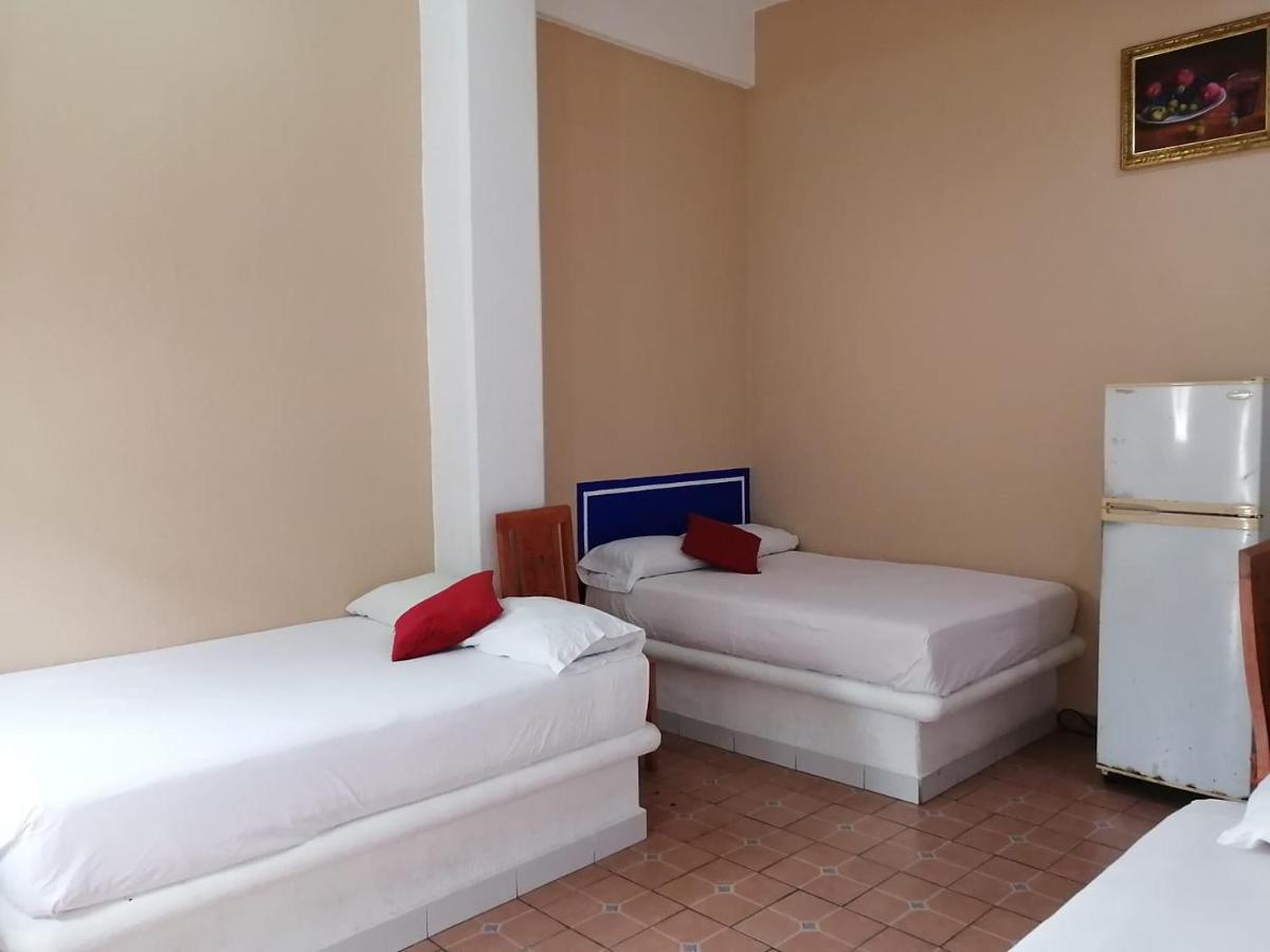 Hotel Isis Zihuatanejo Bagian luar foto