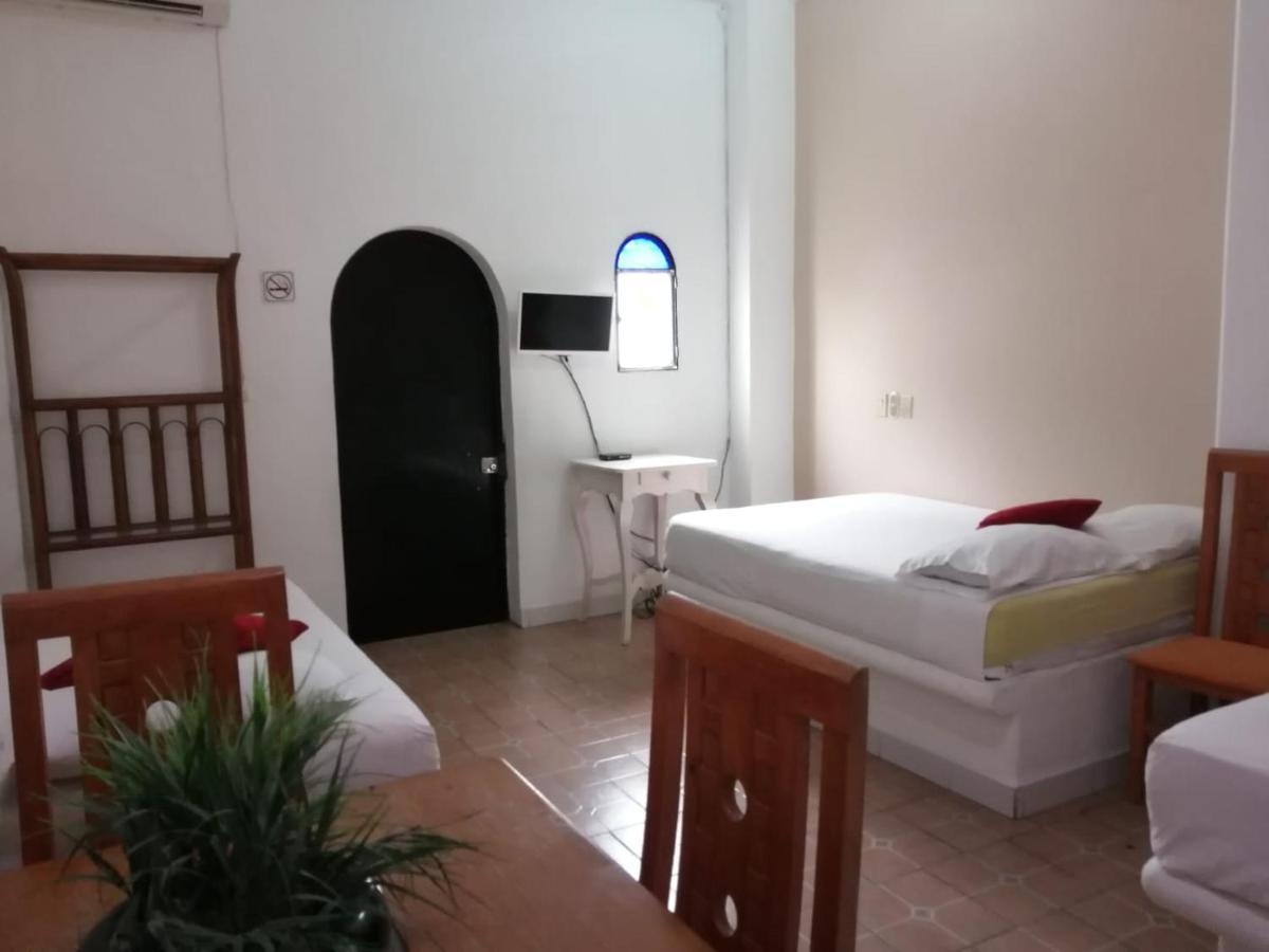 Hotel Isis Zihuatanejo Bagian luar foto